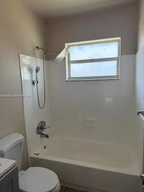 429 NW 14th Ave # 1, Fort Lauderdale FL 33311 photo 3