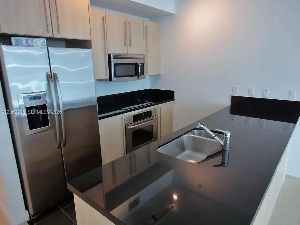 1111 SW 1 AV, Miami FL 33130 photo 2