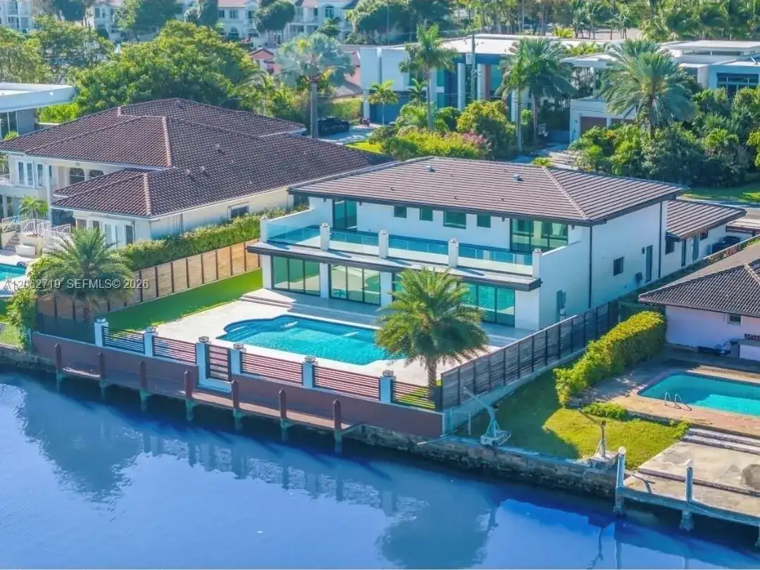406 Holiday Dr, Hallandale Beach FL 33009 photo 2