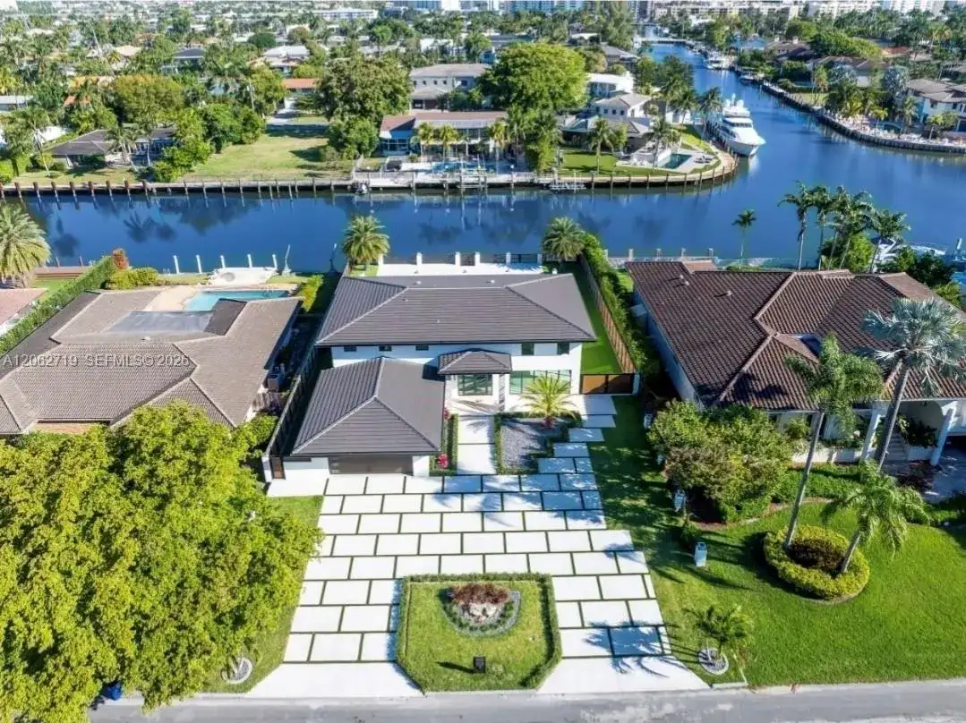 406 Holiday Dr, Hallandale Beach FL 33009 photo 4