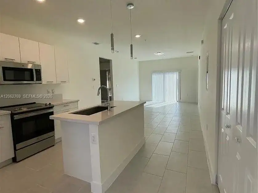 8167 NW 41st St # 409, Doral FL 33166 photo 4