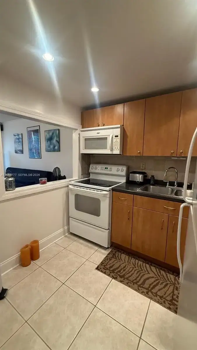 9081 Sunrise Lakes Blvd # 105, Sunrise FL 33322 photo 3