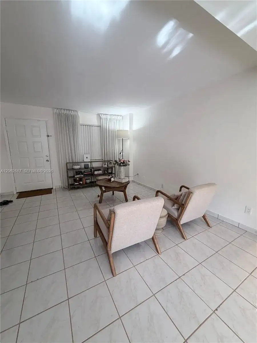 17000 NW 67th Ave # 112, Hialeah FL 33015 photo 2
