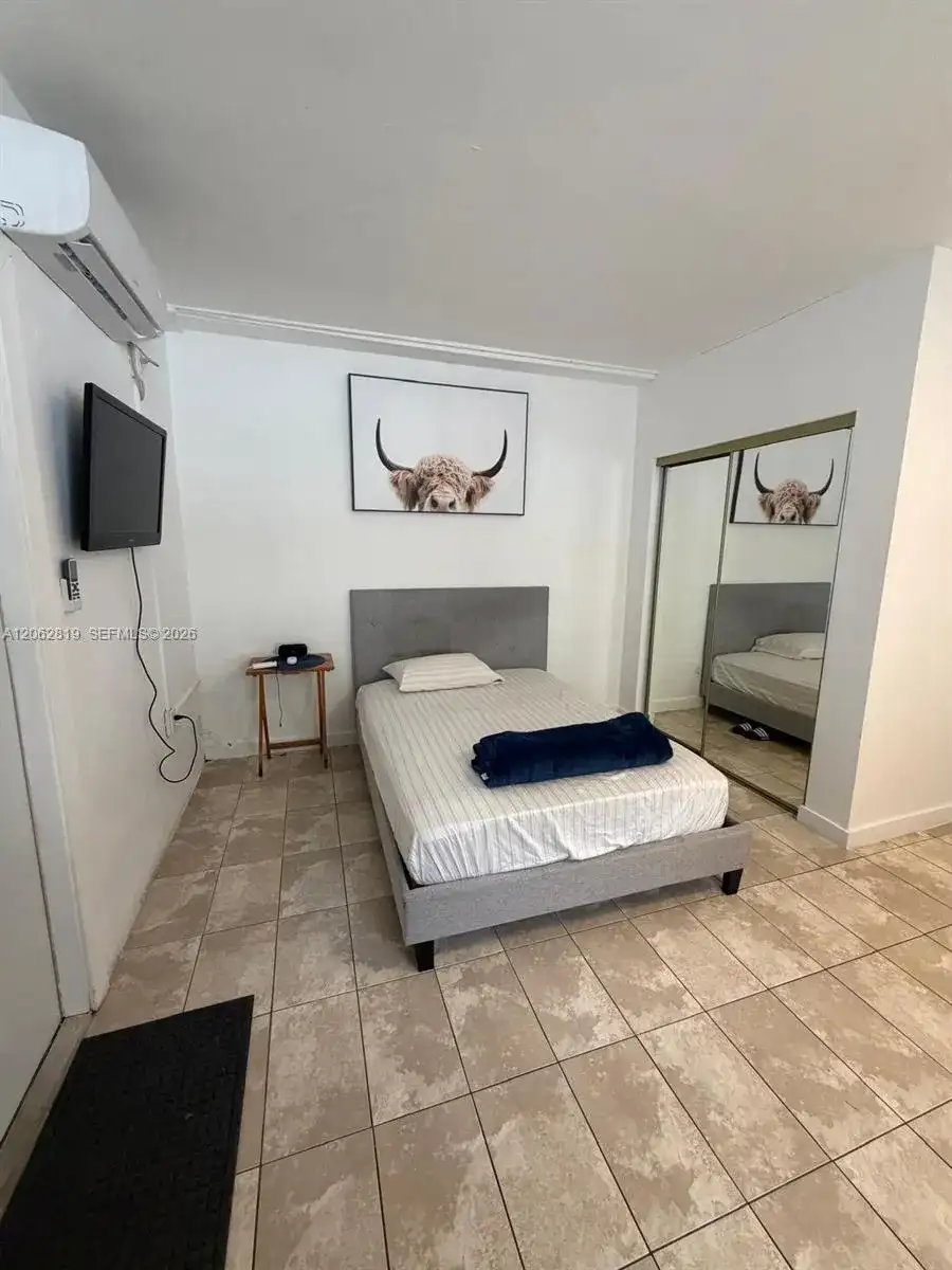 201 NE 169th St # 1, North Miami Beach FL 33162 photo 3
