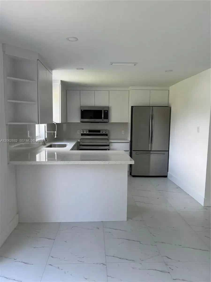705 E 20th St, Hialeah FL 33013 photo 4