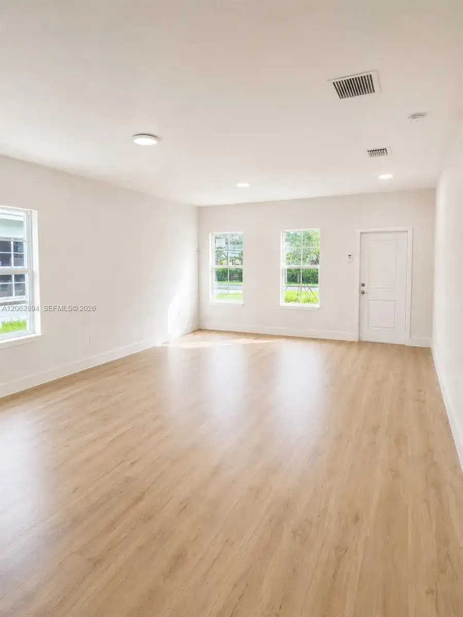 22055 Miami Ave, Miami FL 33170 photo 5