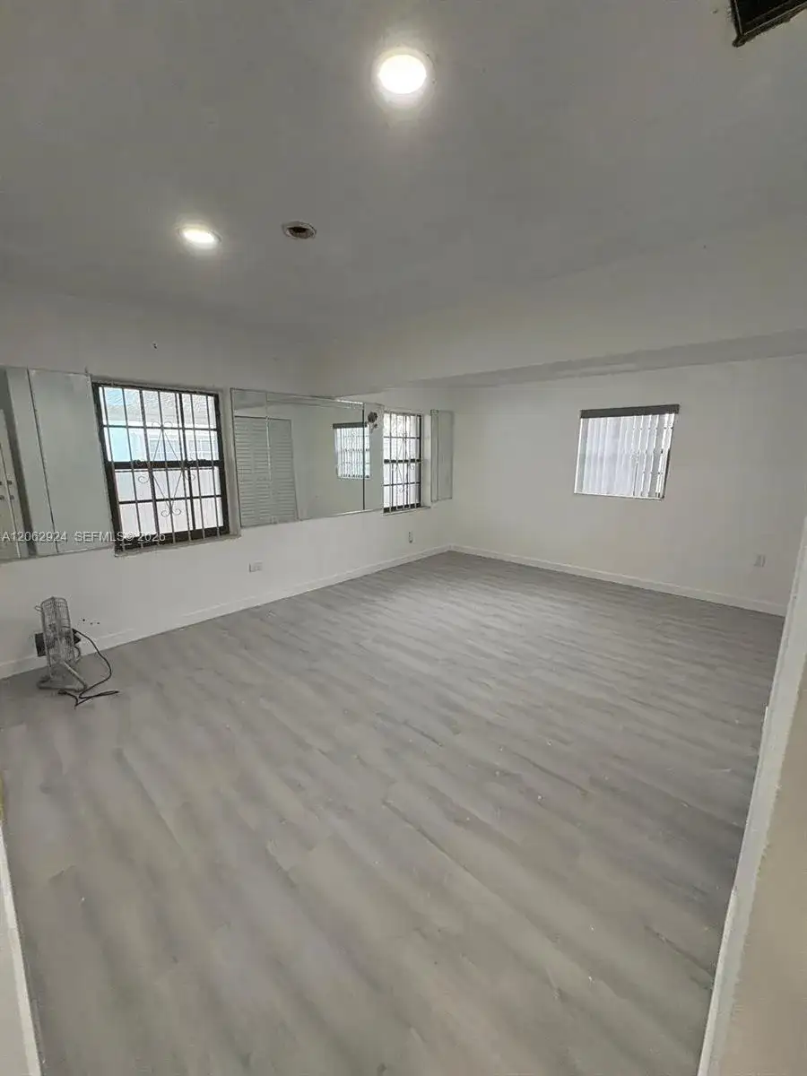2531 NW 88th St, Miami FL 33147 photo 3