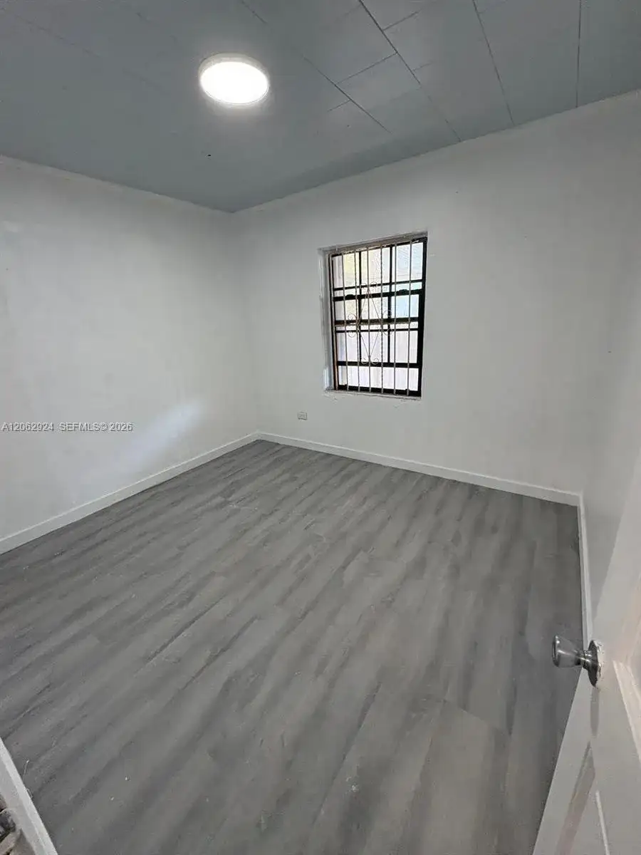 2531 NW 88th St, Miami FL 33147 photo 5