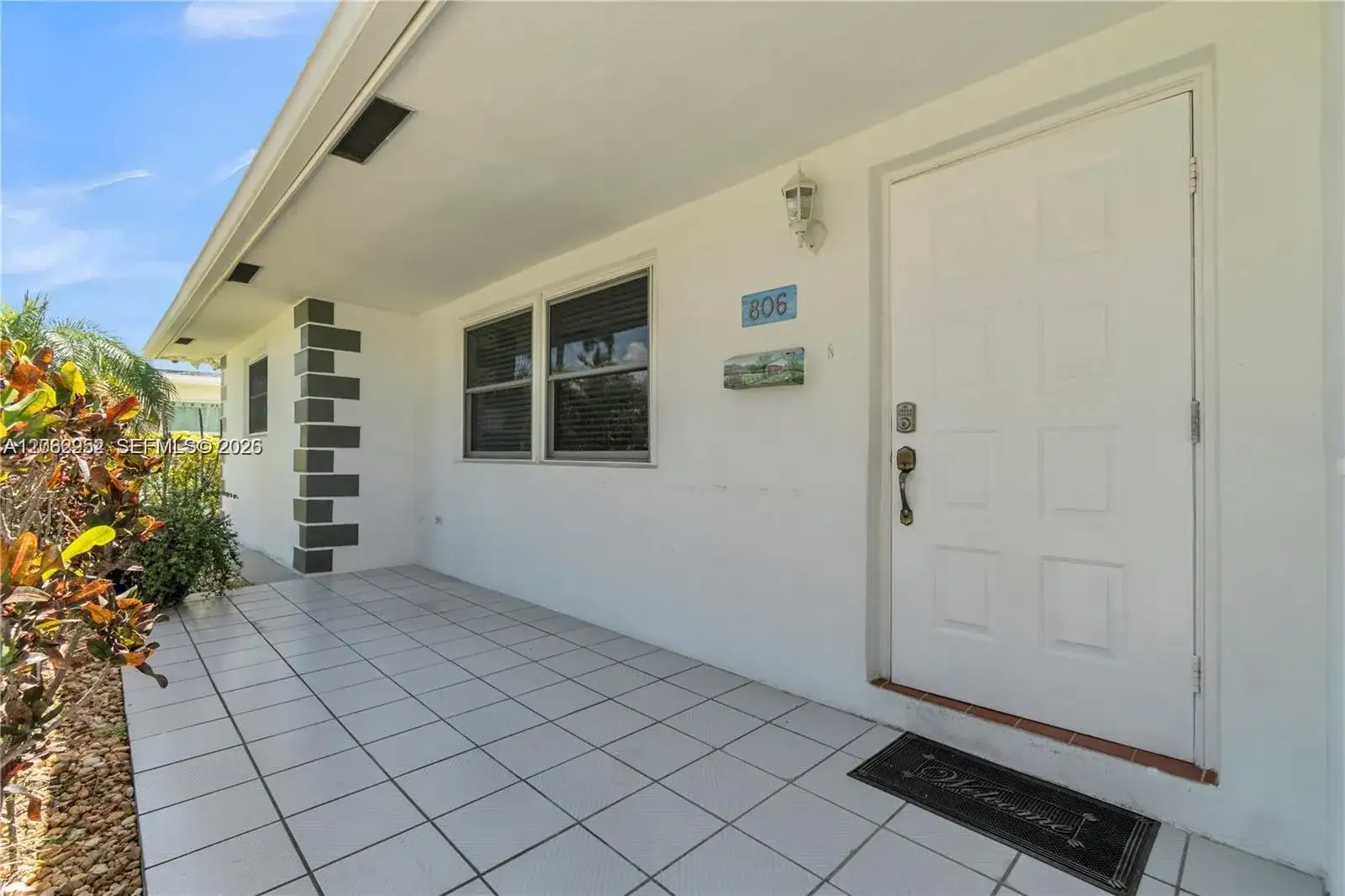 806 NE 4th St, Hallandale Beach FL 33009 photo 4