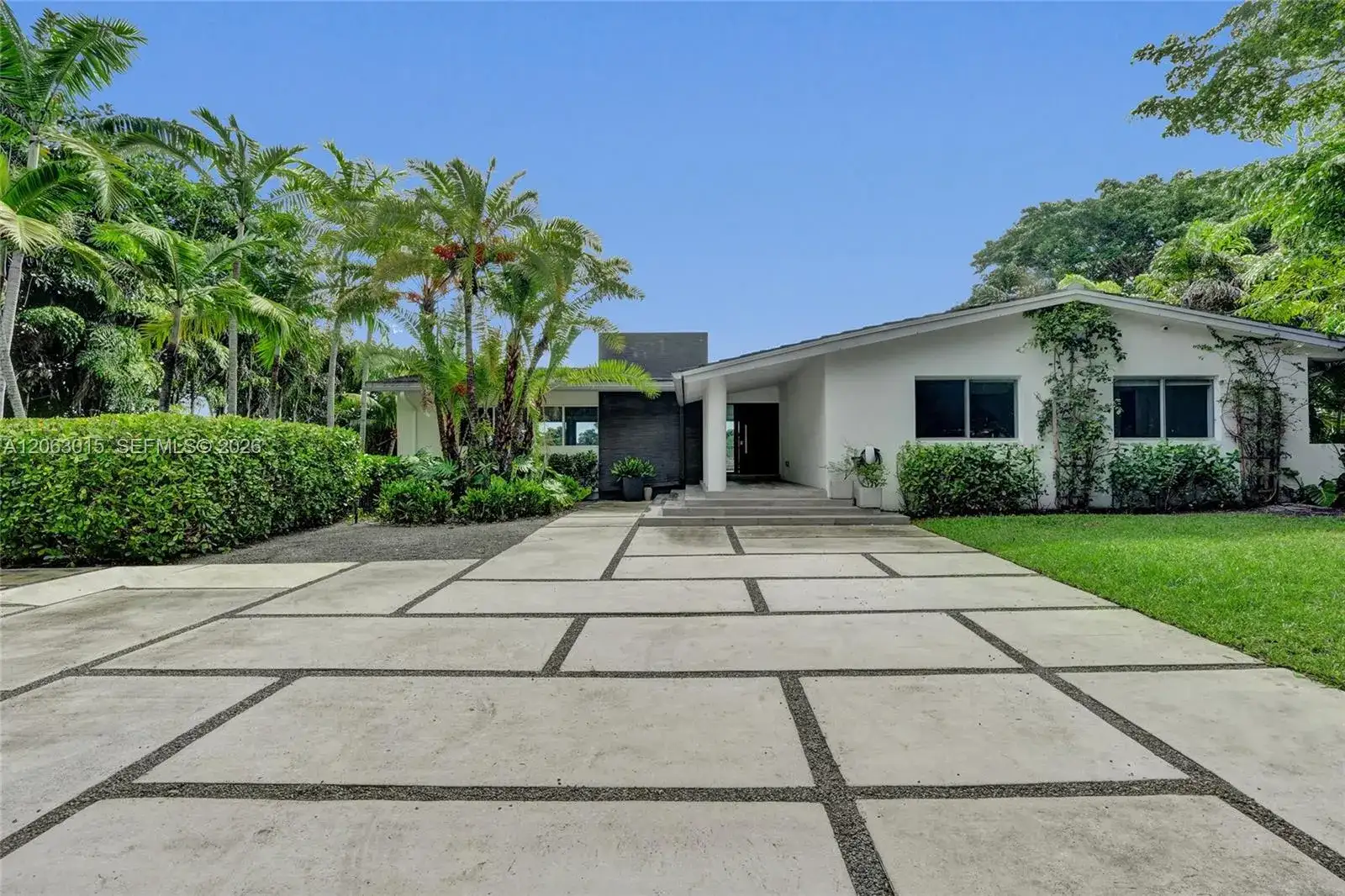 19231 NE 22nd Ave, Miami FL 33180 photo 3