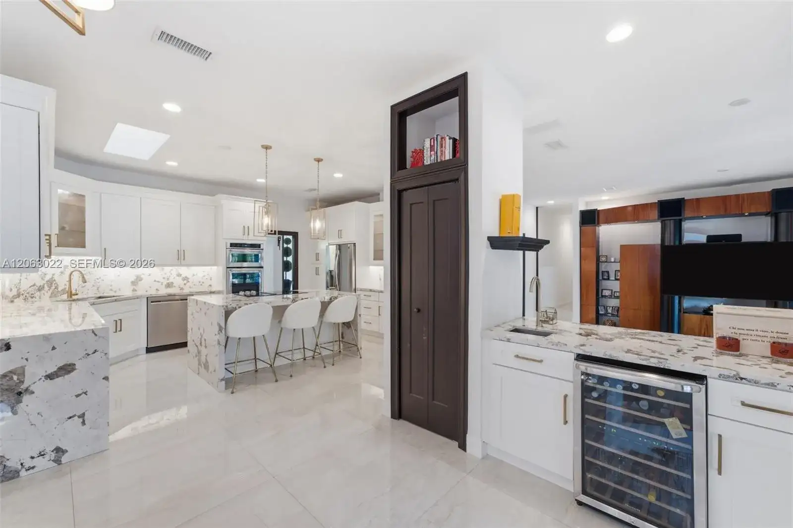 8215 Grand Canal Dr, Miami FL 33144 photo 5