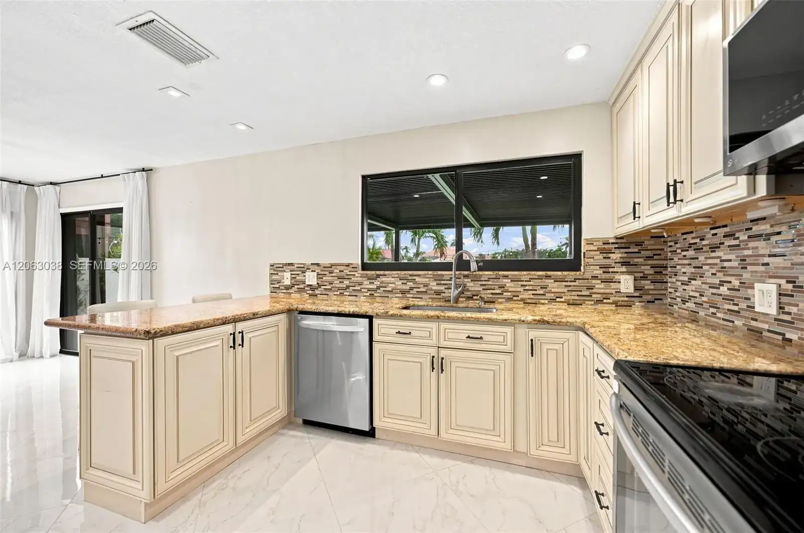 3931 NW 7th Pl, Deerfield Beach FL 33442 photo 5