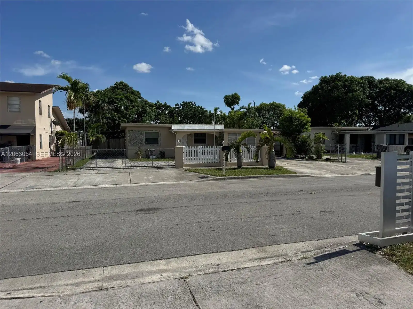 562 E 44th St, Hialeah FL 33013 photo 2