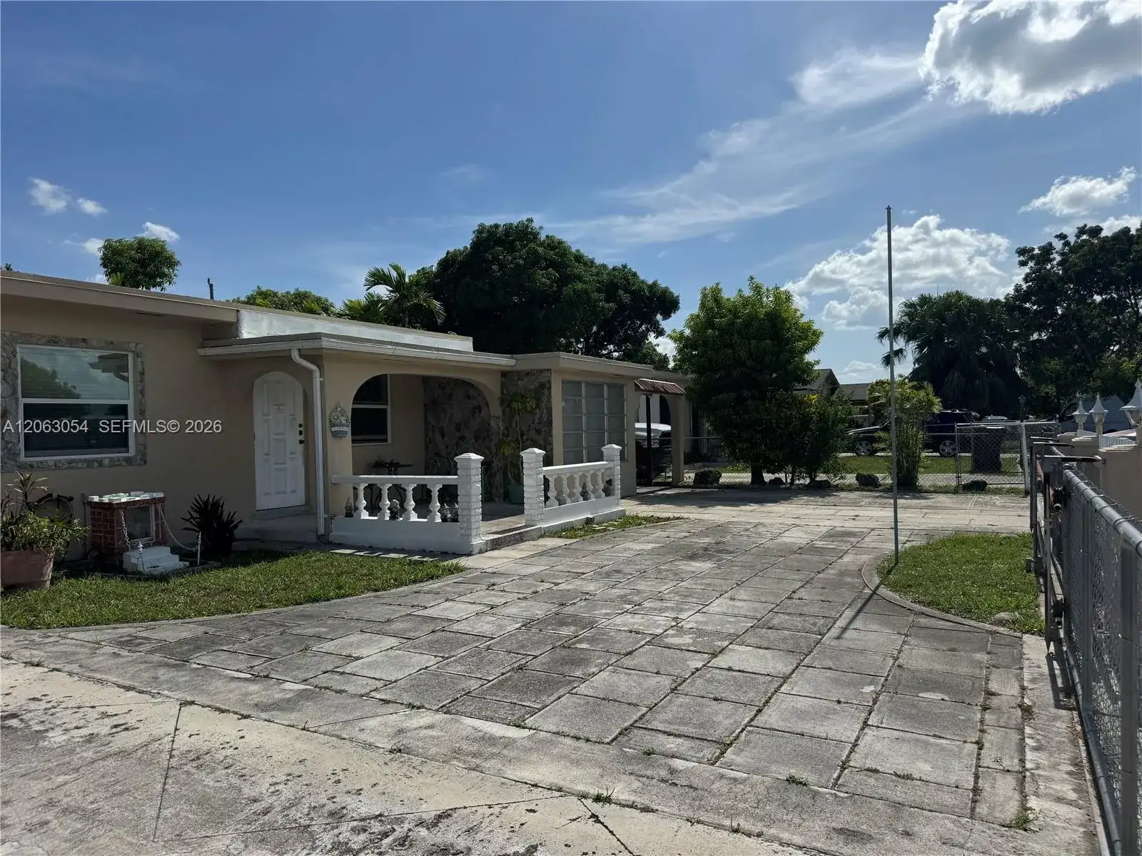 562 E 44th St, Hialeah FL 33013 photo 4