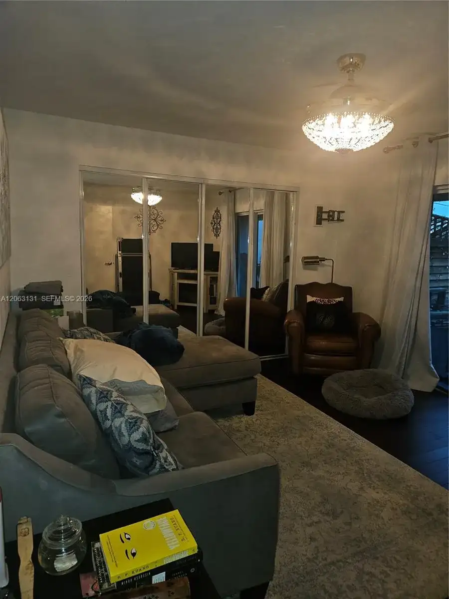 3037 NE 13th Ave, Oakland Park FL 33334 photo 3