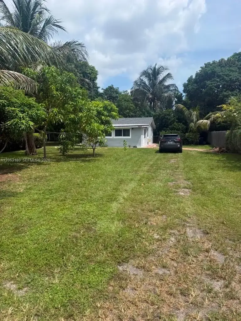 1289 NE 146th St, Miami FL 33161 photo 3