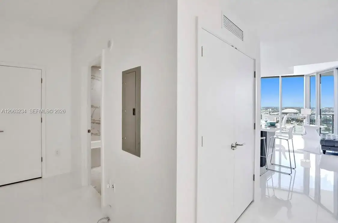 851 NE 1st Ave # 3510, Miami FL 33132 photo 2