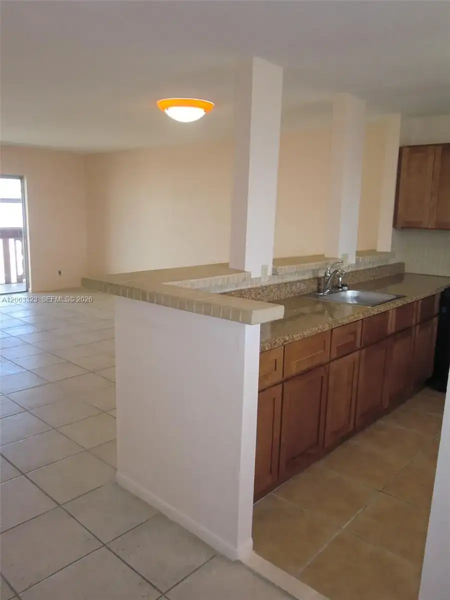 218 NE 12th Ave # 507, Hallandale Beach FL 33009 photo 3
