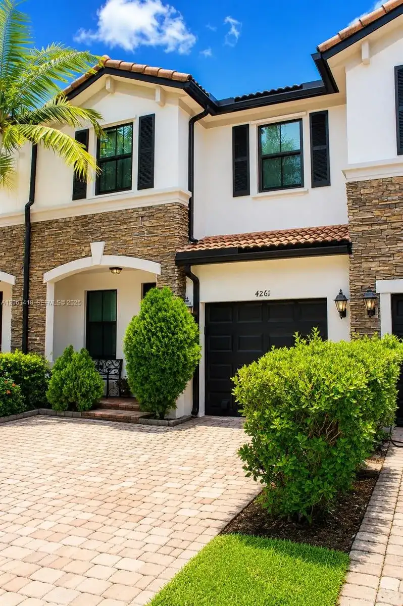4261 SW 164th Ct, Miami FL 33185 photo 2