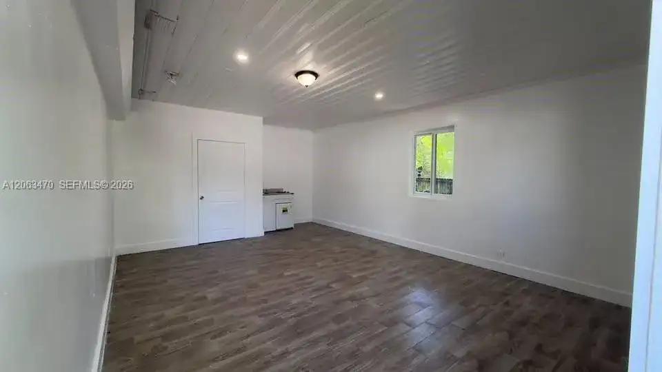 670 NE 166th St # 0, Miami FL 33162 photo 2