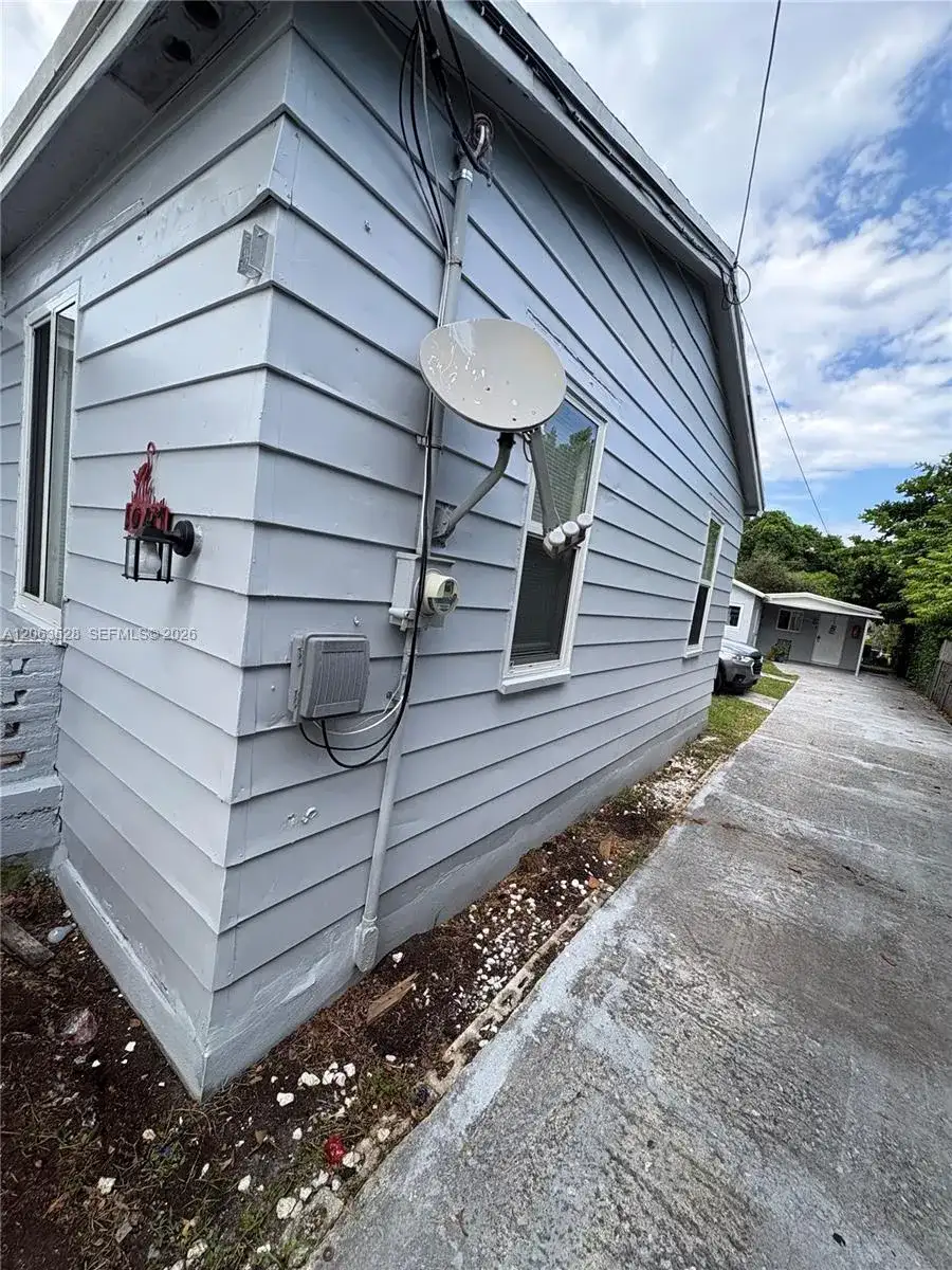 10417 NW 6th Ave, Miami FL 33150 photo 3