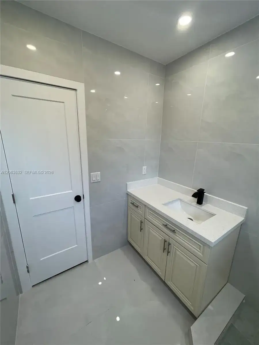 2352 SW 26th Ln, Miami FL 33133 photo 4