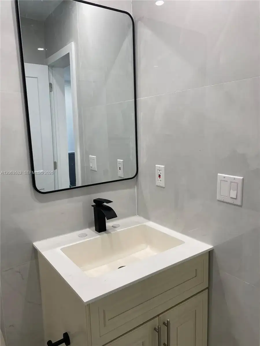 2352 SW 26th Ln, Miami FL 33133 photo 5