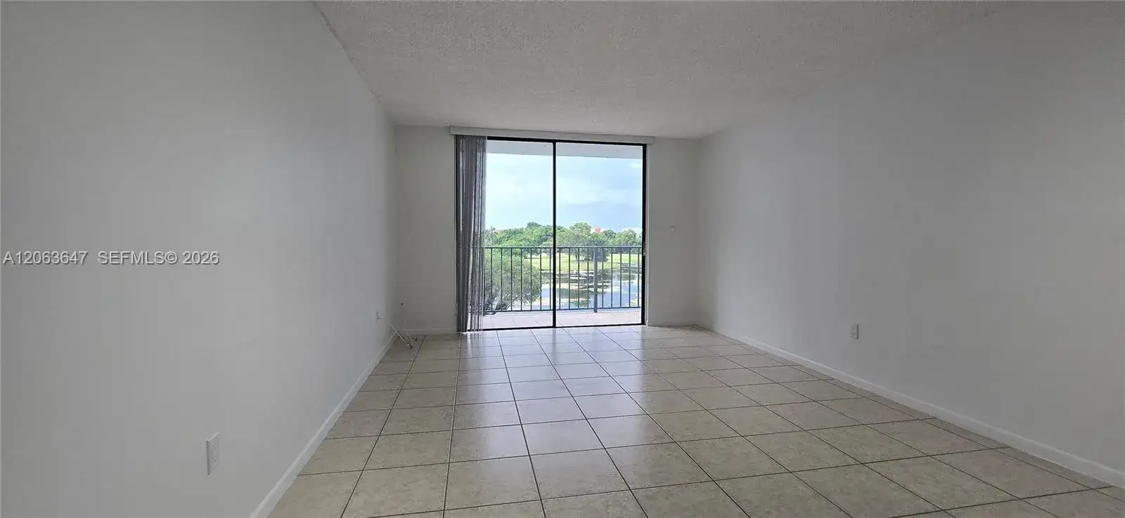 9688 Fontainebleau Blvd # 404, Miami FL 33172 photo 2