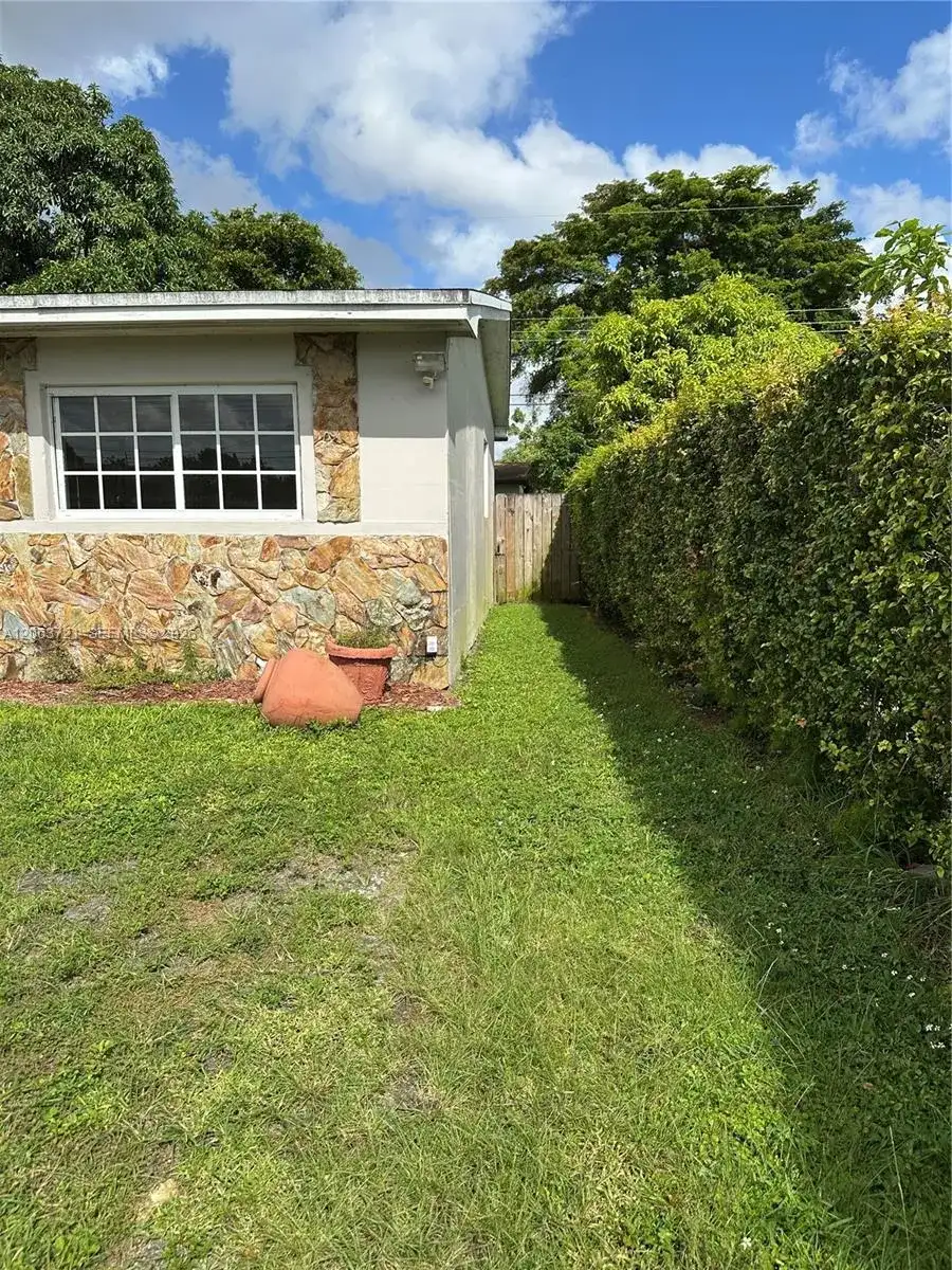 10321 SW 51st St, Miami FL 33165 photo 2