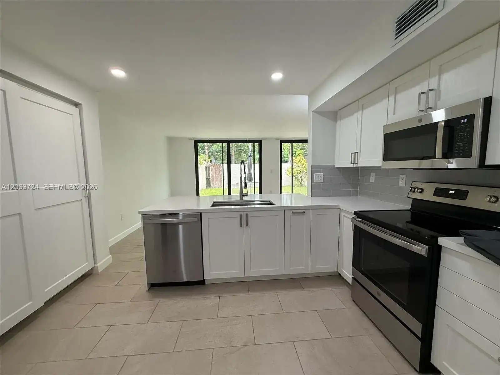 10672 SW 79th Ter, Miami FL 33173 photo 3