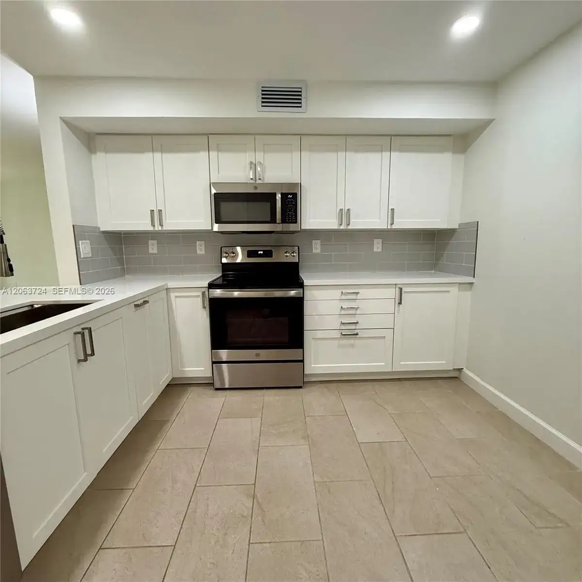 10672 SW 79th Ter, Miami FL 33173 photo 4