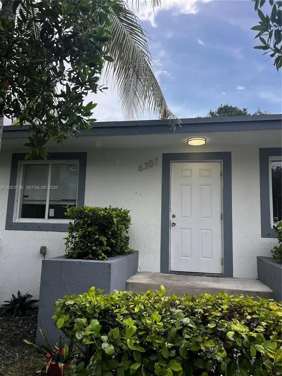 6301 NW 1st Pl, Miami FL 33150 photo 2