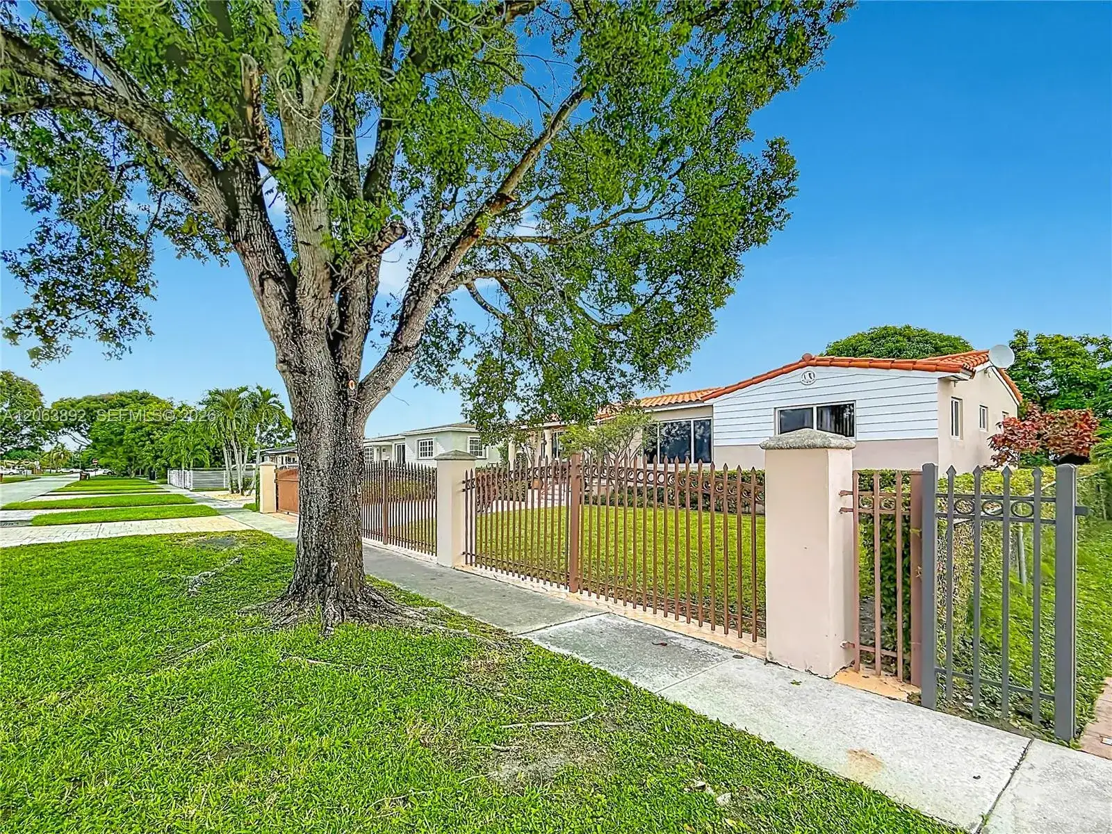 145 W 57th St, Hialeah FL 33012 photo 3