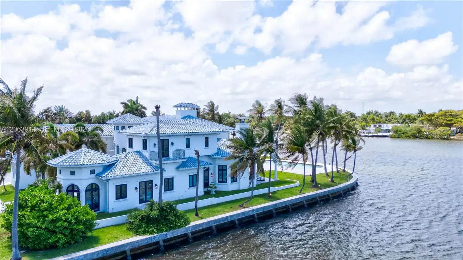 900 S Northlake Dr, Hollywood FL 33019 photo 5