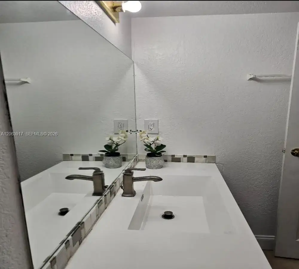 5201 Geneva Way # 202, Doral FL 33166 photo 3