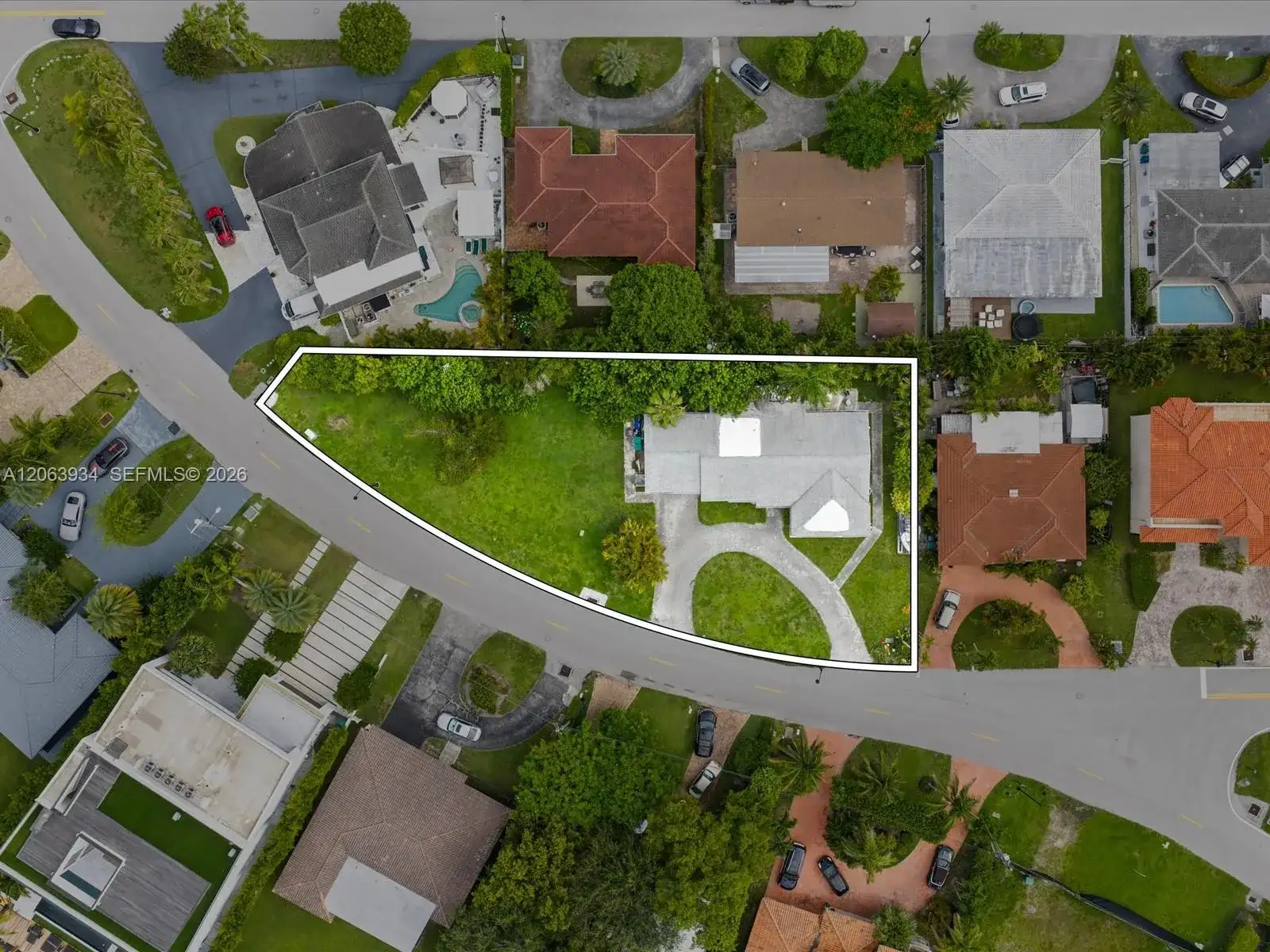 301 186th St, Sunny Isles Beach FL 33160 photo 2