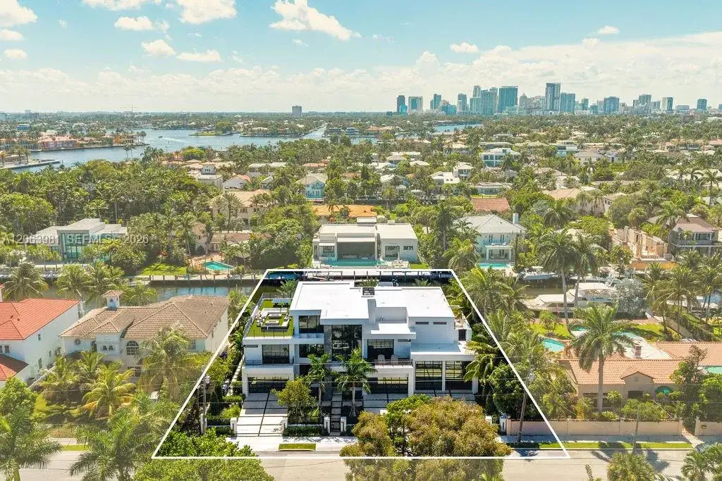 725 Poinciana Dr, Fort Lauderdale FL 33301 photo 3