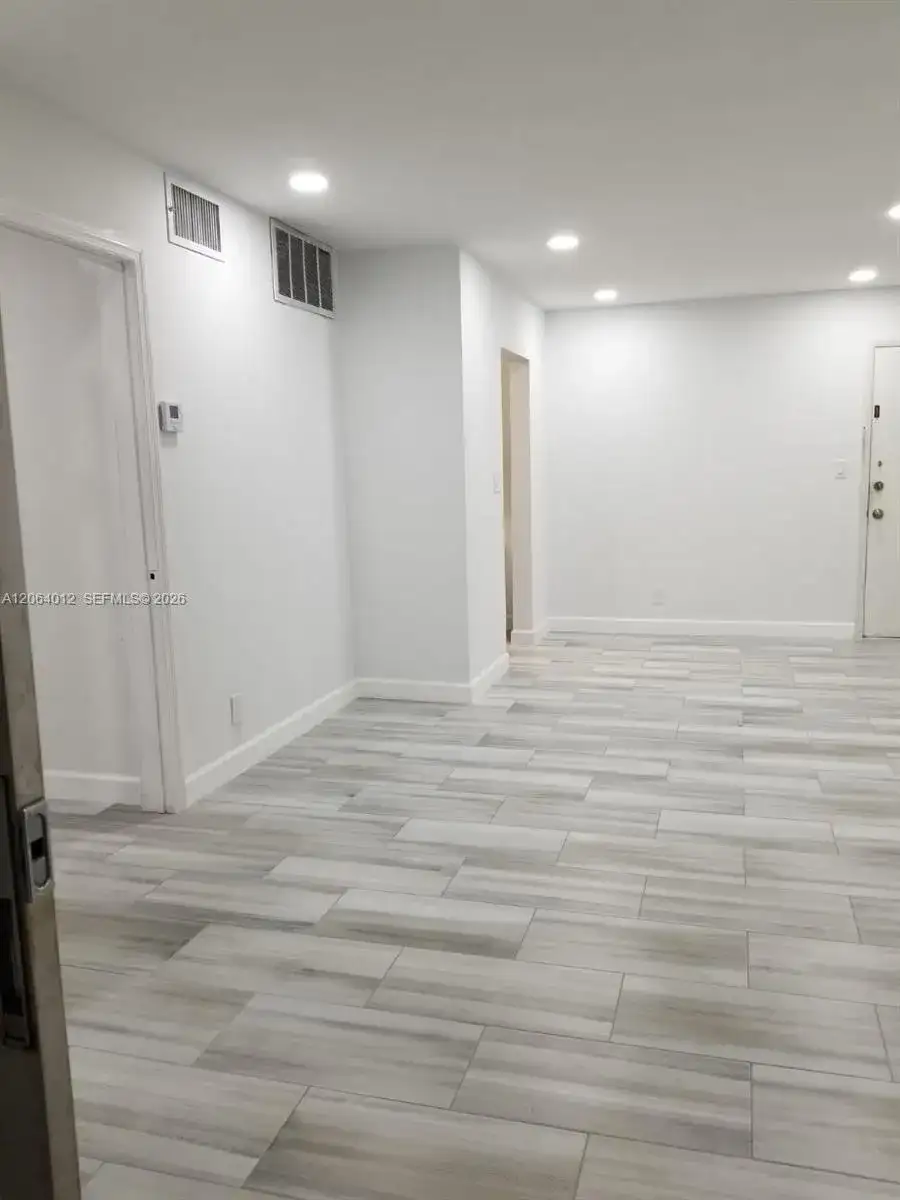 2990 NE 16th Ave # 105, Oakland Park FL 33334 photo 3