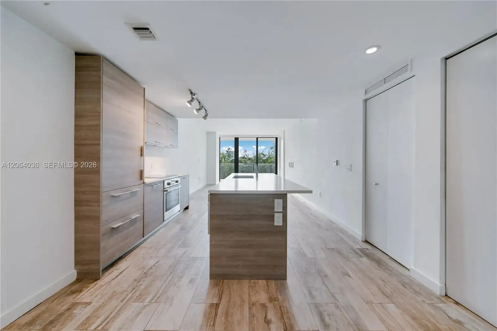 650 NE 32nd St # 802, Miami FL 33137 photo 4