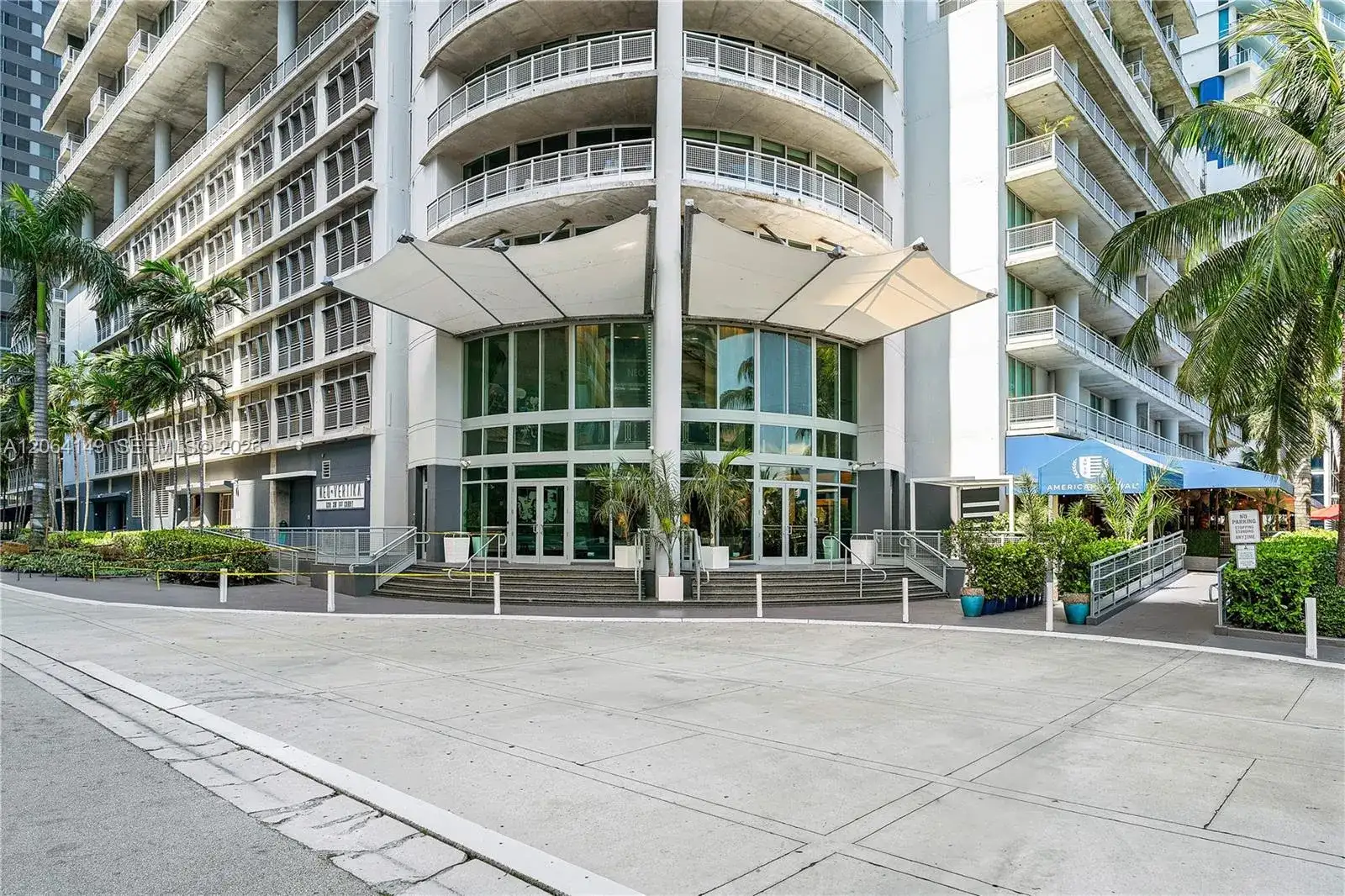 690 SW 1st Ct, Miami FL 33130 photo 2