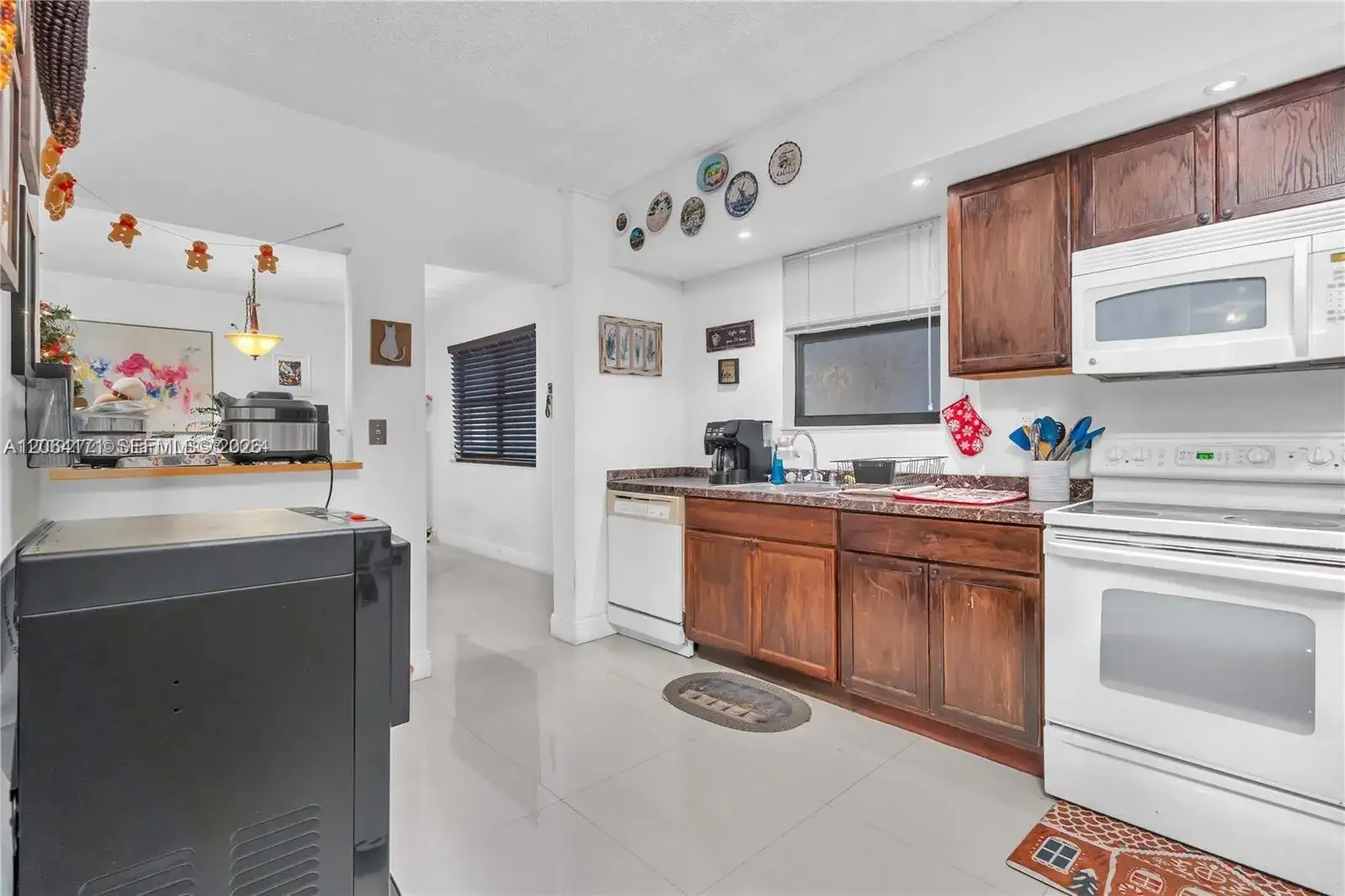 491 Ives Dairy Rd # 5, Miami FL 33179 photo 5