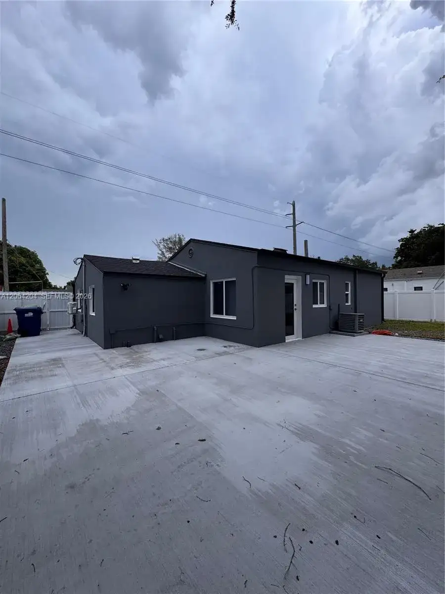 2416 NW 88th St, Miami FL 33147 photo 3