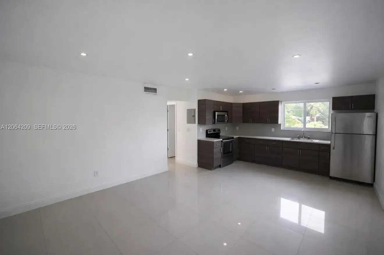 552 NE 61st St # 4, Miami FL 33137 photo 4