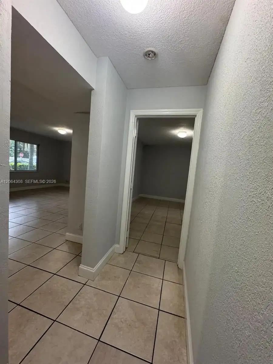 4271 NW 5th St # 130, Plantation FL 33317 photo 2