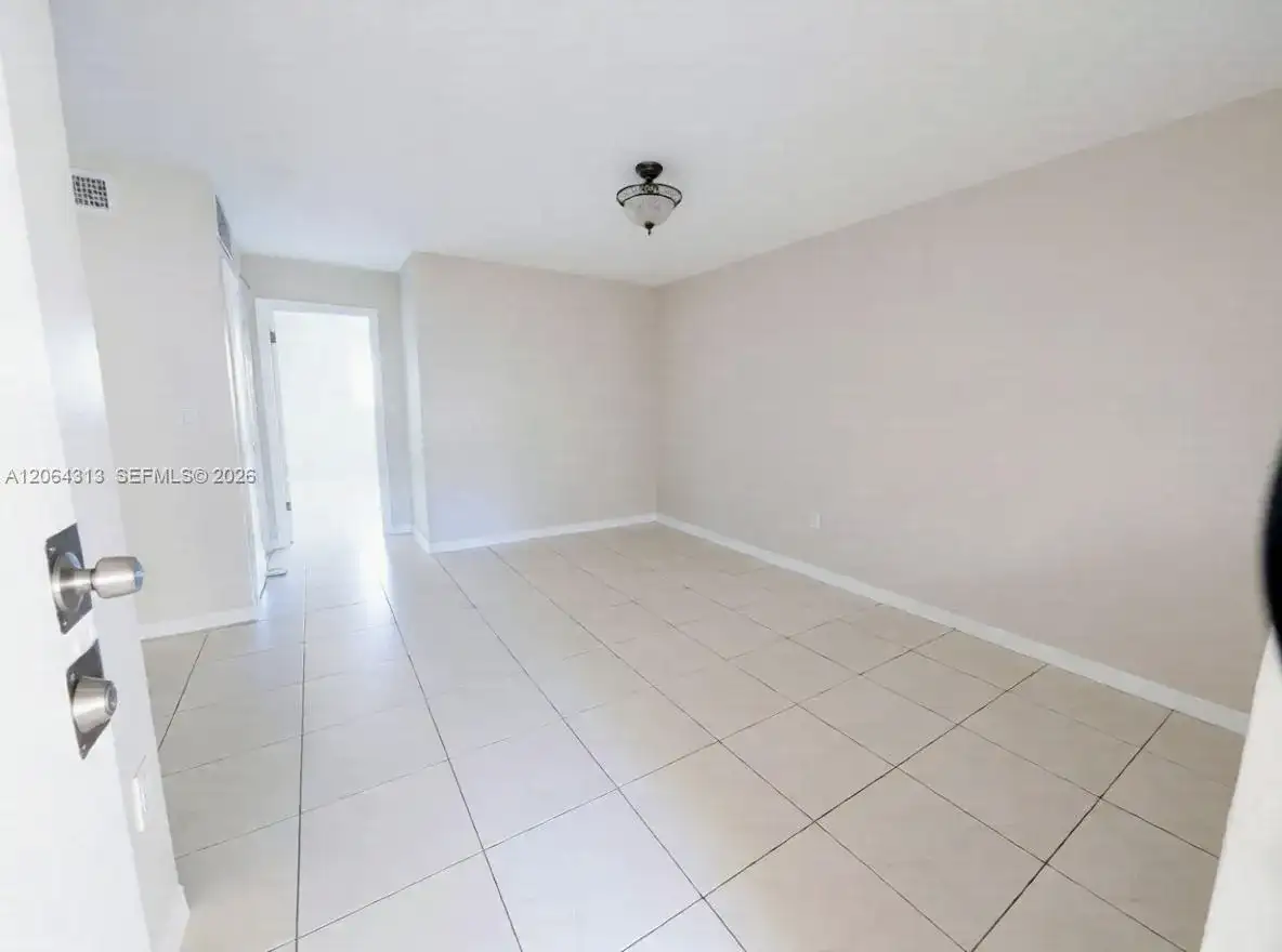 1525 NW 19th Ter # 23, Miami FL 33125 photo 2
