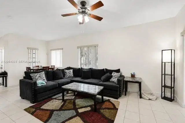385 NE 31st Ave, Homestead FL 33033 photo 2