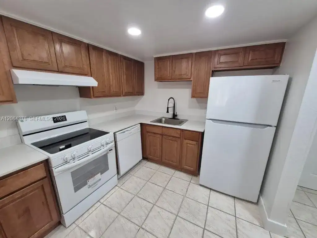 1750 W 46th St # 331, Hialeah FL 33012 photo 3