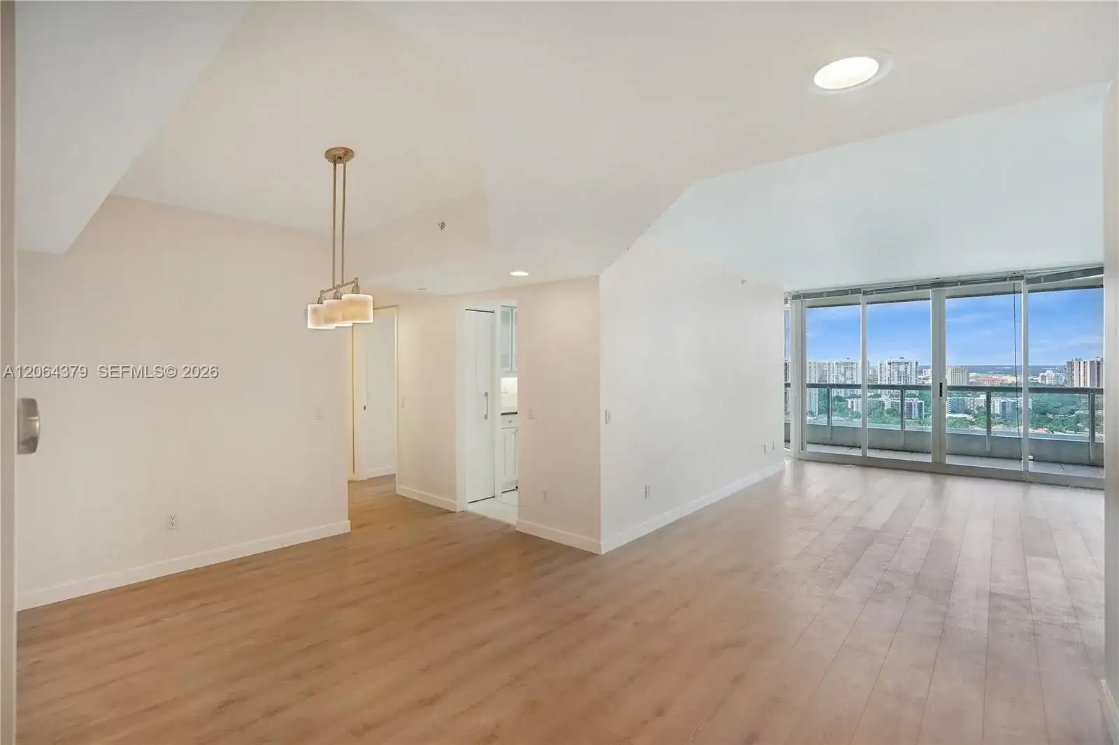 21205 Yacht Club Dr # 2604, Aventura FL 33180 photo 2