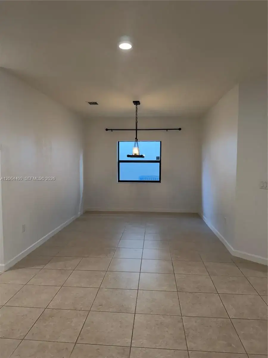 737 SE 37th Pl, Homestead FL 33033 photo 3