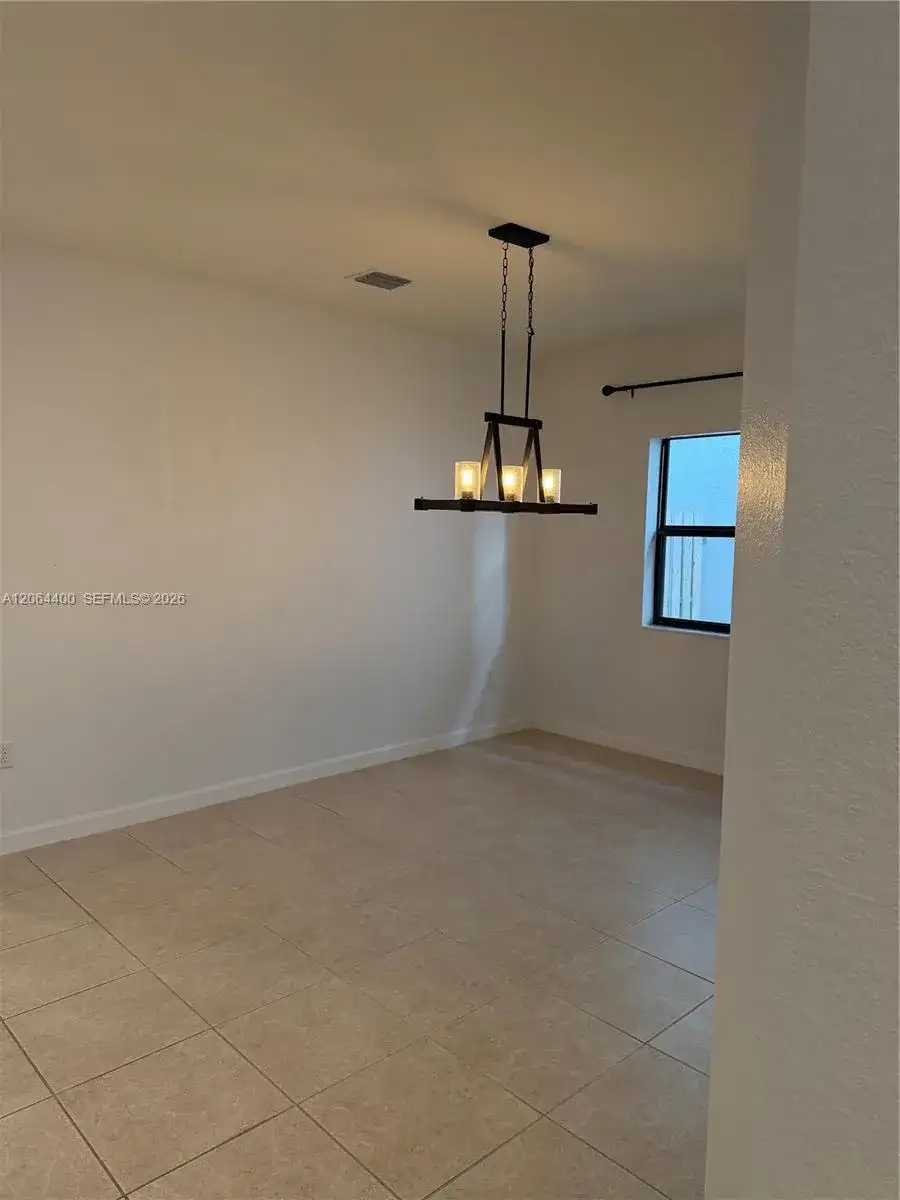 737 SE 37th Pl, Homestead FL 33033 photo 4